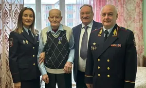 Николаю Шакурову вручили медаль к 100-летию Службы участковых уполномоченных полиции