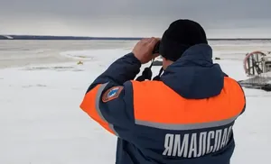 На ледовой переправе Салехард-Лабытнанги мониторят ситуацию сотрудники Ямалспаса