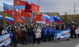 На площади у «Геолога» прошёл митинг-концерт общественной поддержки «Своих не бросаем! Мы вместе!»