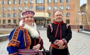 Праздничный парад национальных костюмов - флешмоб #ЯживувРоссии в Салехарде стартовал