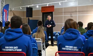 Владимир Якушев в Волновахе встретился с молодёжным активом и молодогвардейцами ДНР