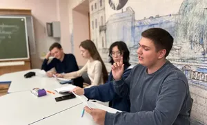 Для десятиклассников Ямала стартовал региональный чемпионат по дебатам