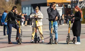 49% россиян негативно оценивает использование электросамокатов