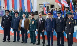 Поднимаем России знамя