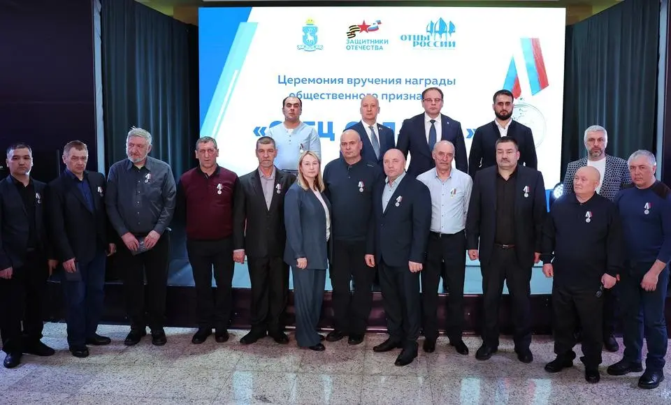 В Салехарде вручили медали отцам бойцов