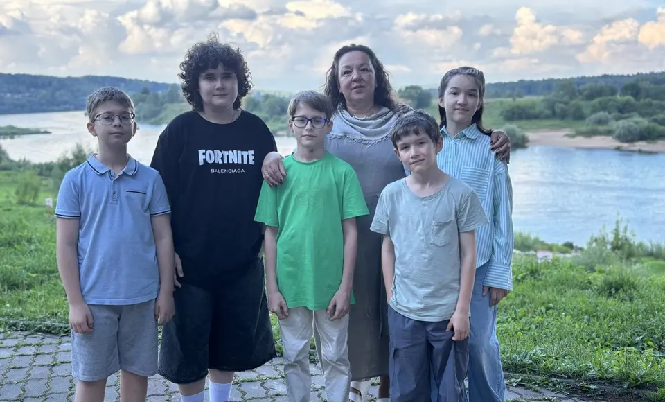 Талантливые дети Ямала и Волновахи отправились на творческую смену в Тарусу