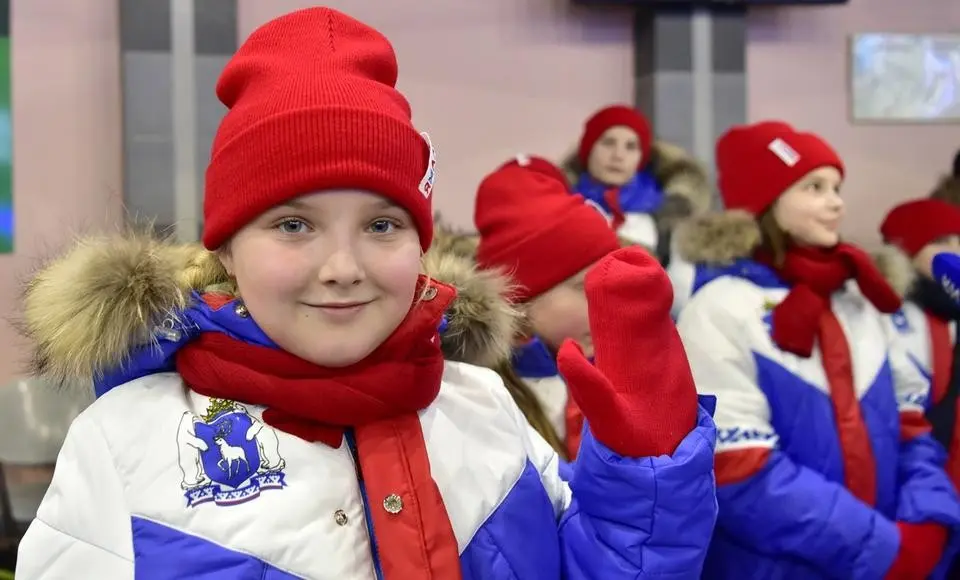 Школьники встречают Новый год на Губернаторской елке в Салехарде