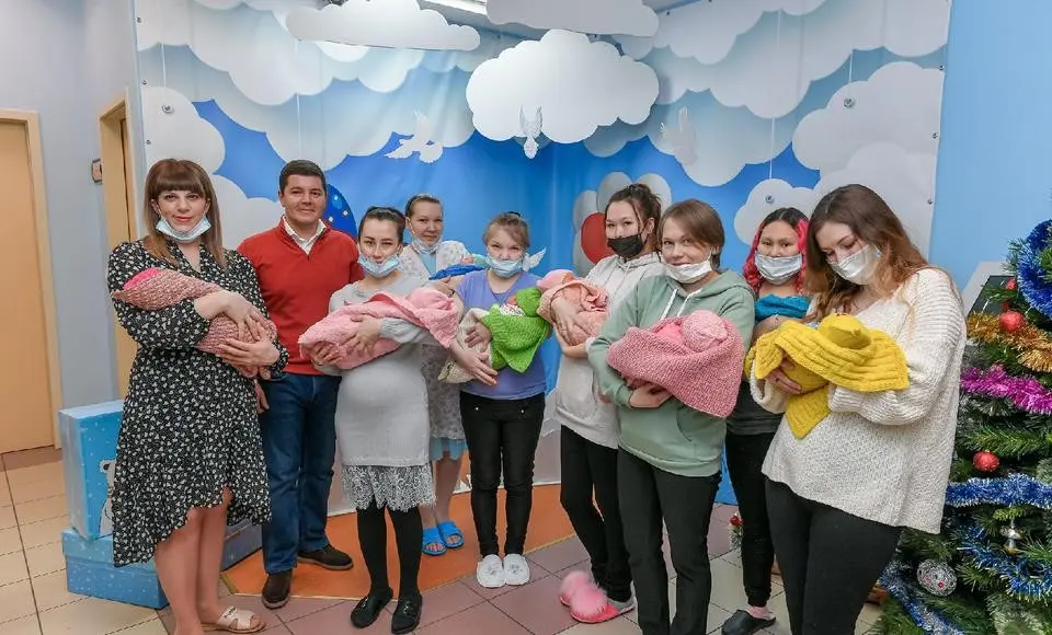 В последний день 2021 года в Салехарде на свет появились сразу восемь малышей