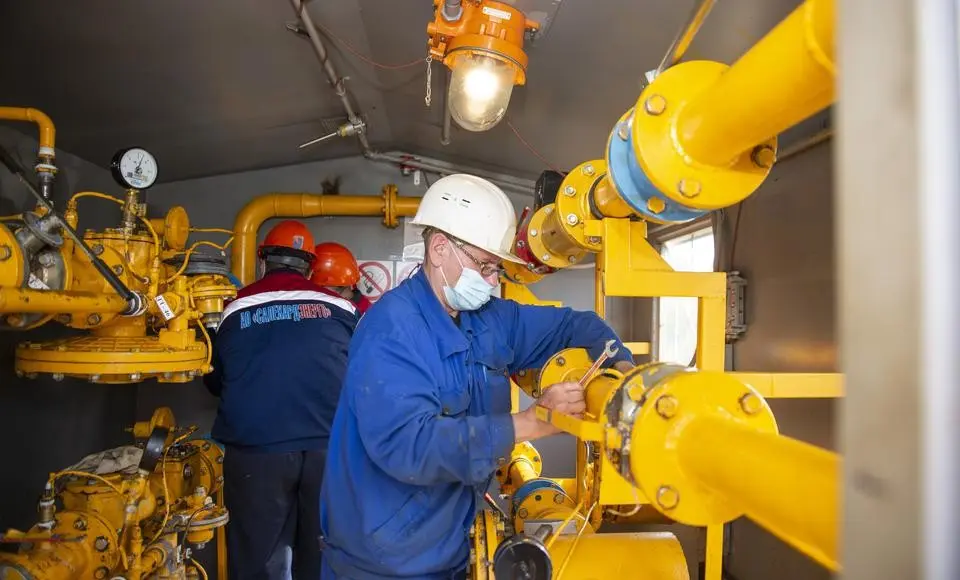 Сегодня энергетики принимают поздравления