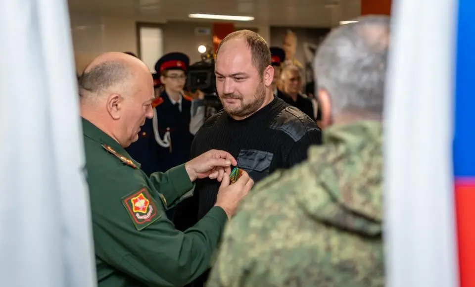 И никак иначе. Работа в тылу не прекращается