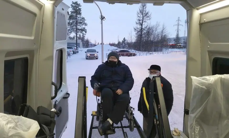 На работу на такси пять раз в неделю смогут ездить инвалиды-колясочники Ямала