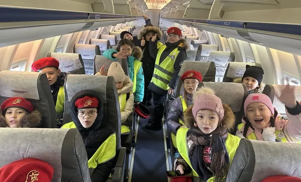 Маленькие пилоты на экскурсии: приключение отряда Юнавиа в аэропорту Салехарда