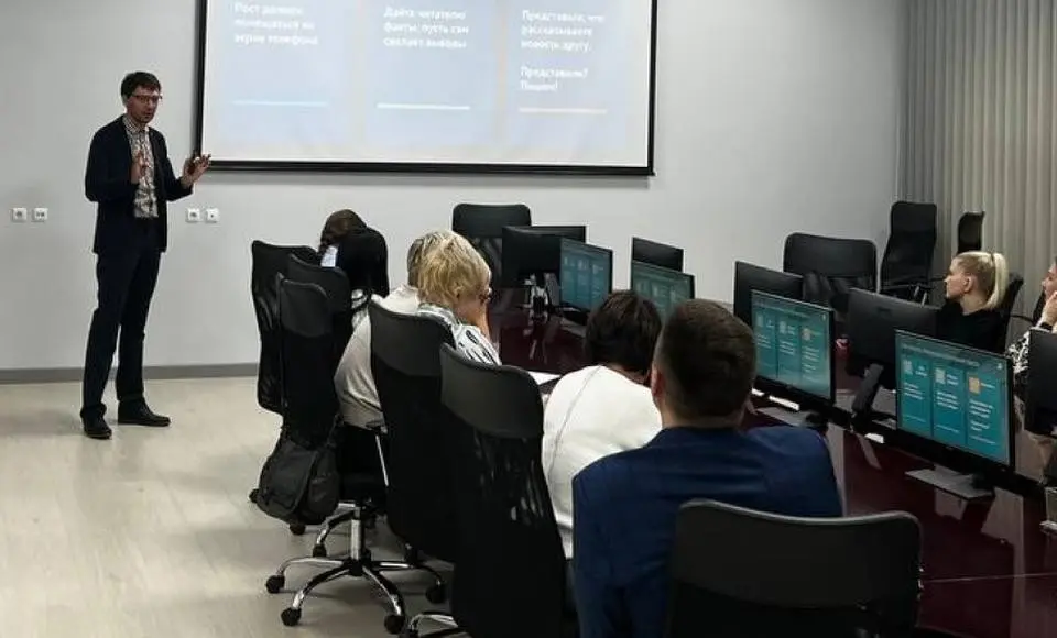 Салехардские управленцы учились работать с обращениями граждан