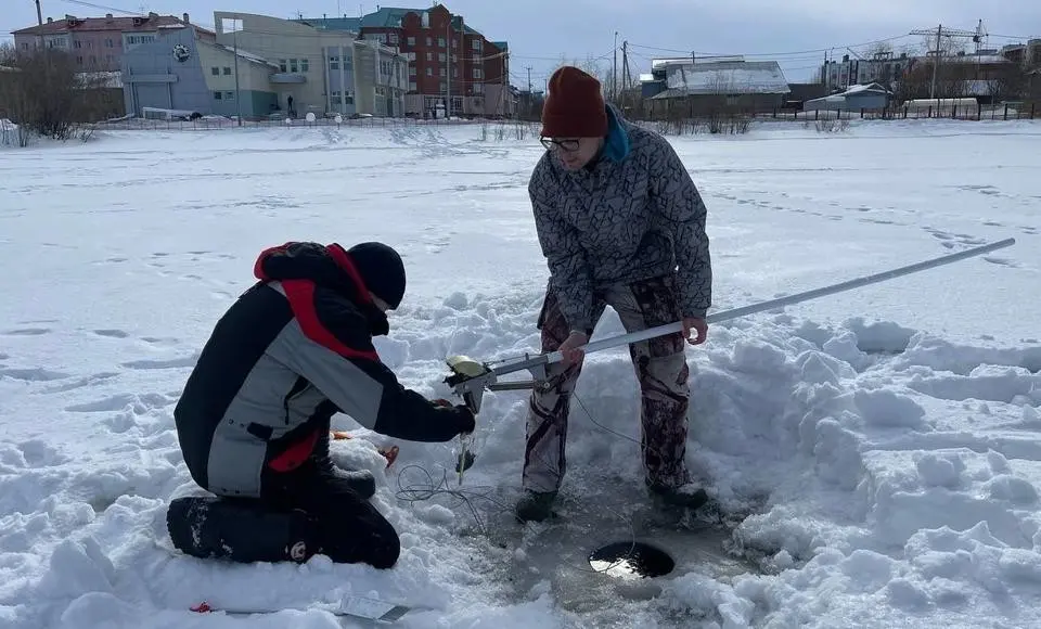 В Салехарде исследуют экологическое состояние озера Лебяжье