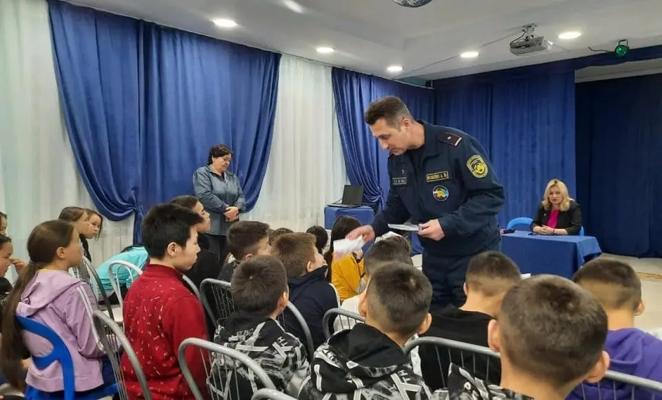 Инструкторы противопожарной профилактики проводят операцию «Новый год»