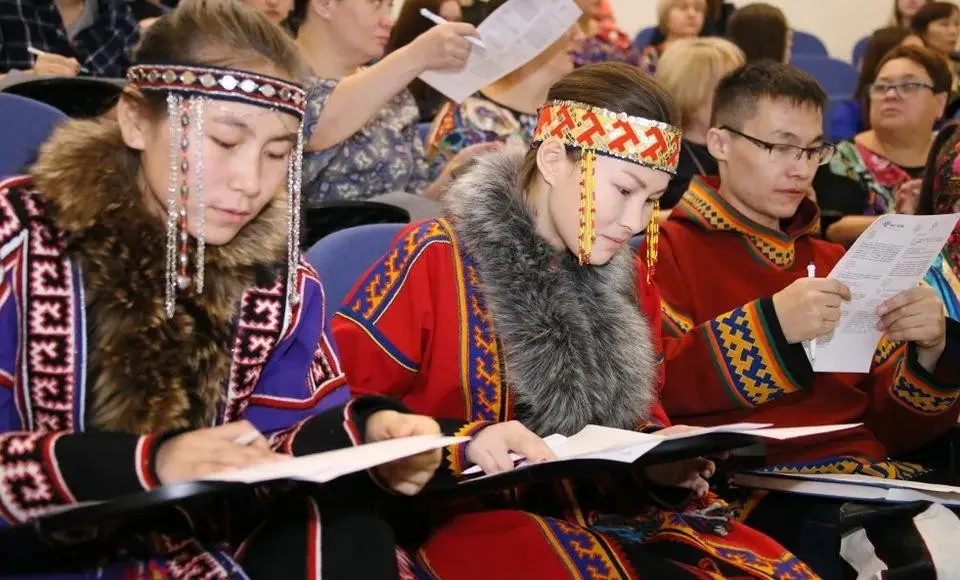 Пятерку лучших студентов из числа КМНС ждут стипендии губернатора