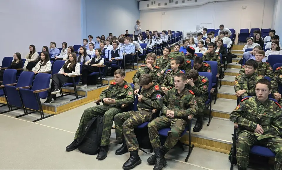 Урок кибербезопасности прошел в салехардской школе №6