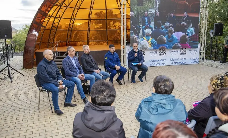 На открытый разговор с салехардцами по жилполитике пришли представители городской администрации