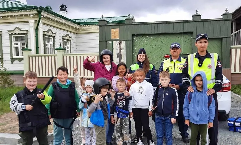 Салехардские автоинспекторы организовали курс «будущих полицейских»