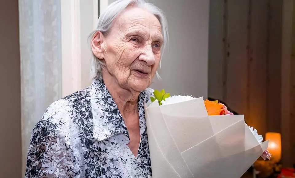 Глава Салехарда поздравил труженицу тыла