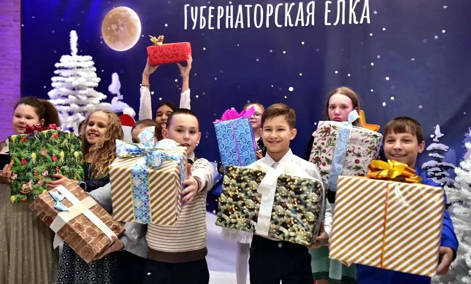 Первая Губернаторская елка объединила в Салехарде 300 школьников Ямала