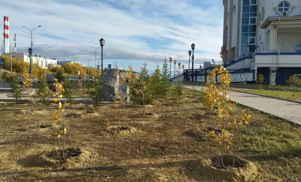 В городе на Полярном круге появилась аллея лесников