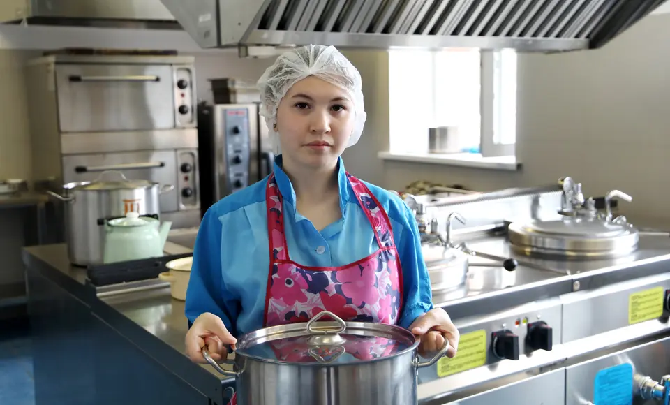 Более 600 школьников-тундровиков получили первую профессию