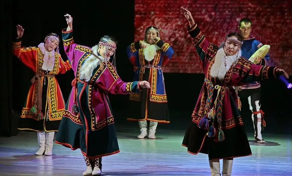 Танцы охотников и оленеводов. Молодёжь перенимает миссию в сохранении своей культуры