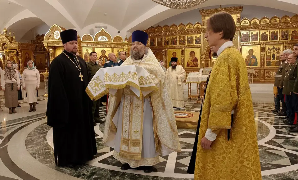 Для души, покоя и веры. В Салехарде освятили нижний храм Преображенского собора