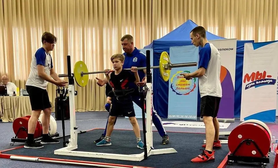В ЦКиС «Геолог» стартовал Чемпионат и Первенство ЯНАО по пауэрлифтигу