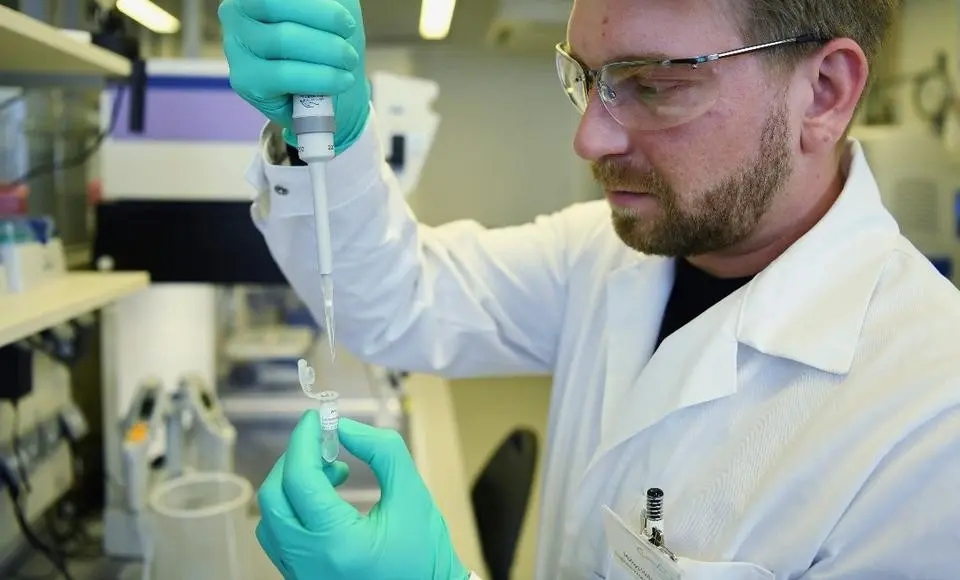 Назальная вакцина способна защитить от заражения "омикроном"