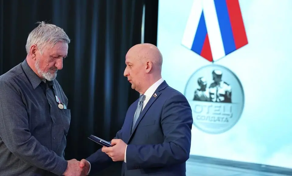 В Салехарде прошла церемония вручения медалей «Отец солдата»