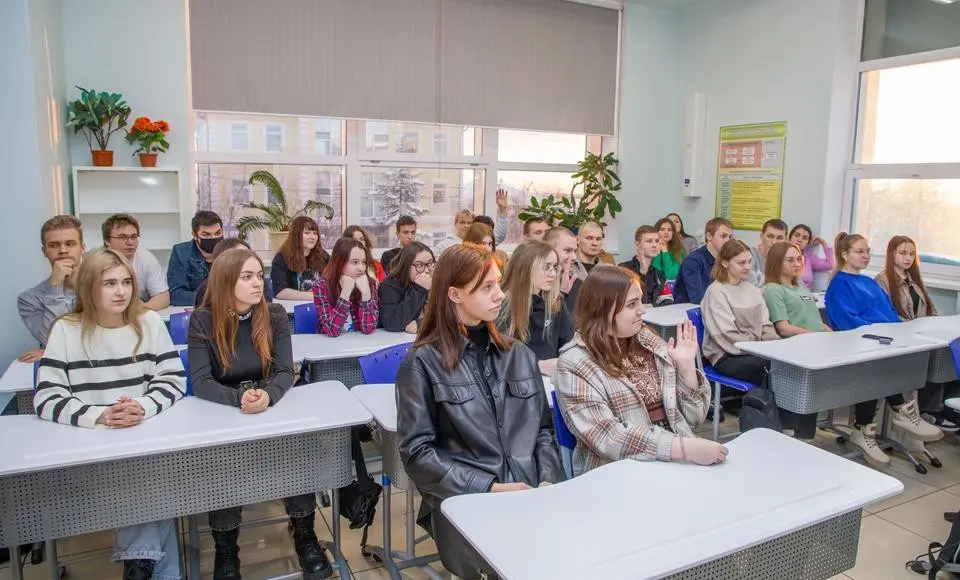 И опыт, и зарплата. На стажировку пригласили юристов, бухгалтеров и автослесарей