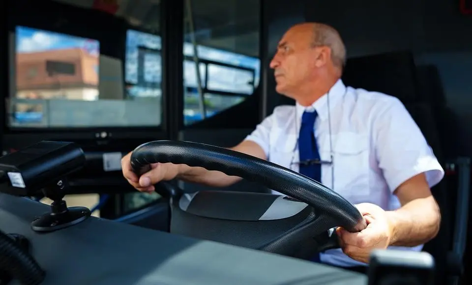 На двух автобусах окружной столицы тестируют систему мониторинга состояния водителя