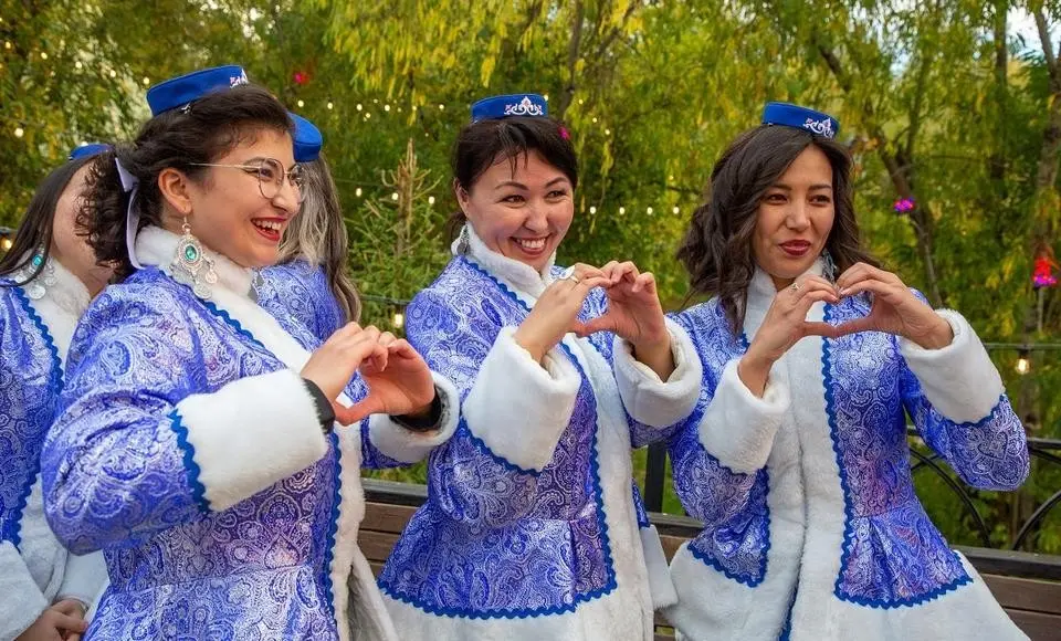 Ярким украшением дня города стал фестиваль конкурс «Национальное подворье»