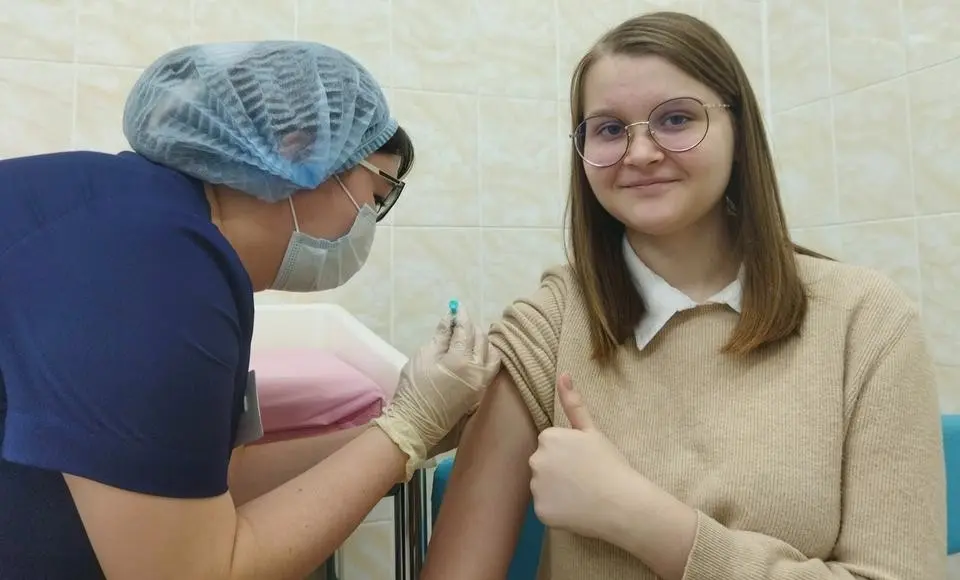 На Ямале продолжается кампания по вакцинации подростков от коронавирусной инфекции