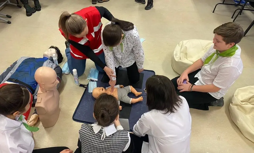 Для школьников третьей школы провели обучающие мастер-классы по первой помощи
