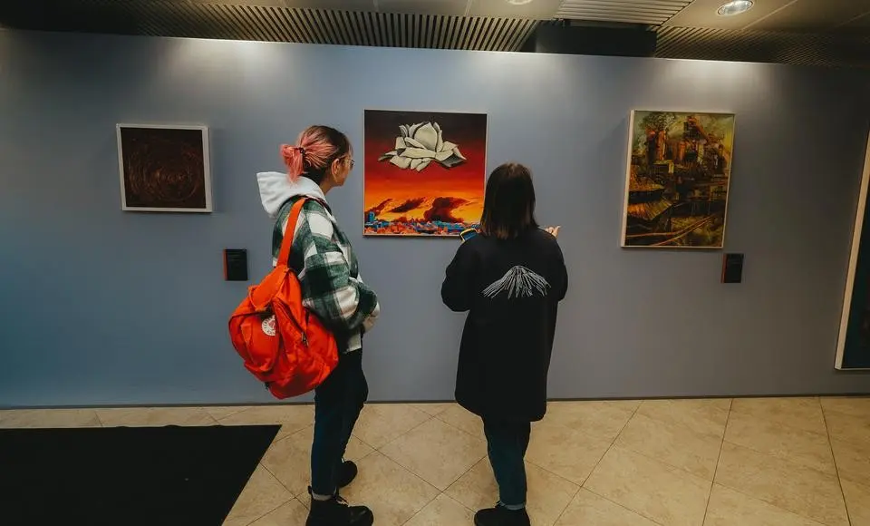 В главном музее Ямала стартует выставочный тур «Без границ. Художники Донбасса»