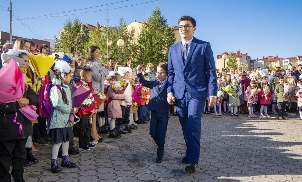 Салехардская школа №4 отпраздновала сегодня 40-летний юбилей