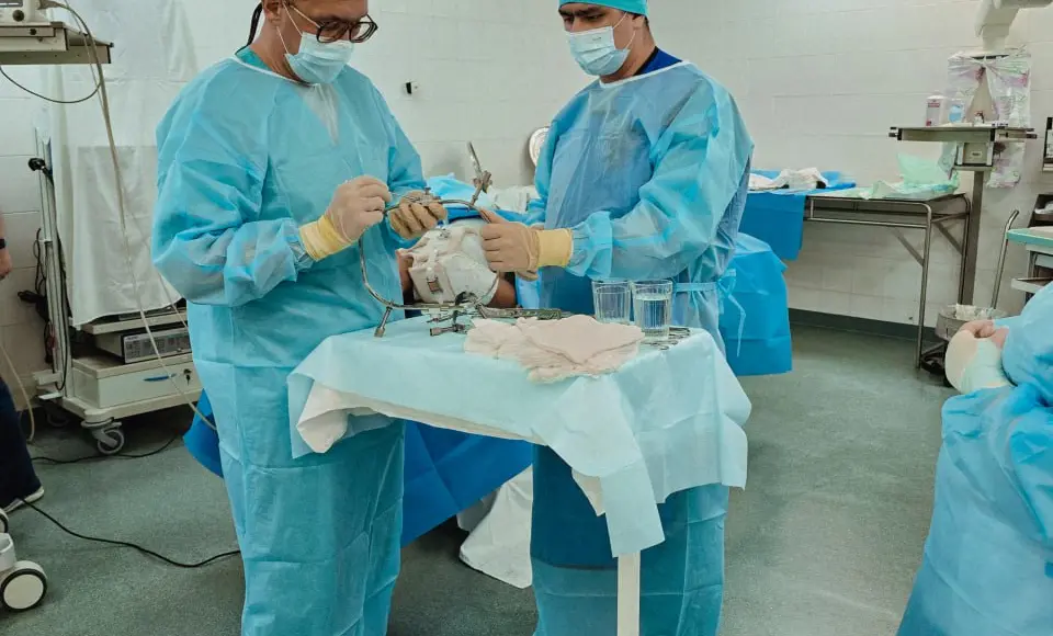 Ямальские хирурги совместно провели две редкие операции
