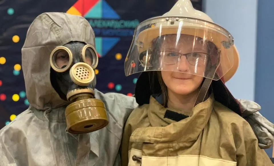 Ямальские спасатели приняли участие в каникулярной школе Салехарда