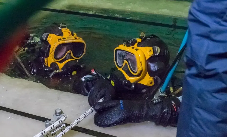 Спасатели-водолазы провели учения на реке Полуй