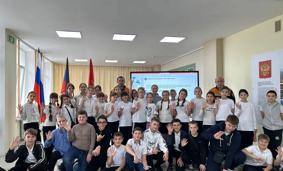 Ямальские спасатели провели серию практических занятий для школьников Волновахского муниципального округа