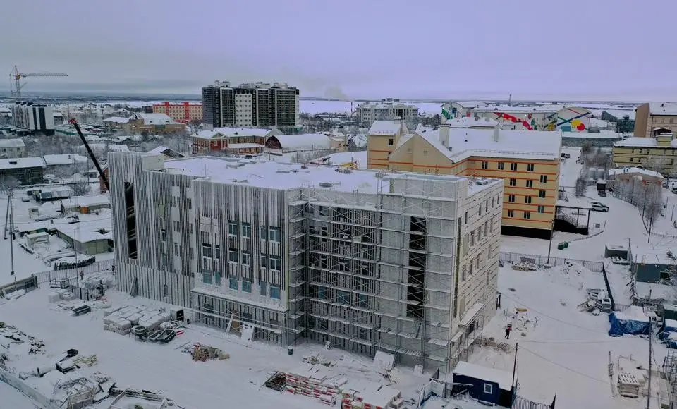 Здание центра медицины катастроф и скорой помощи в Салехарде построено наполовину