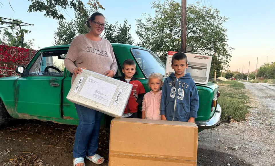 Департамент экономики оказал адресную помощь подшефной семье в преддверии нового учебного года