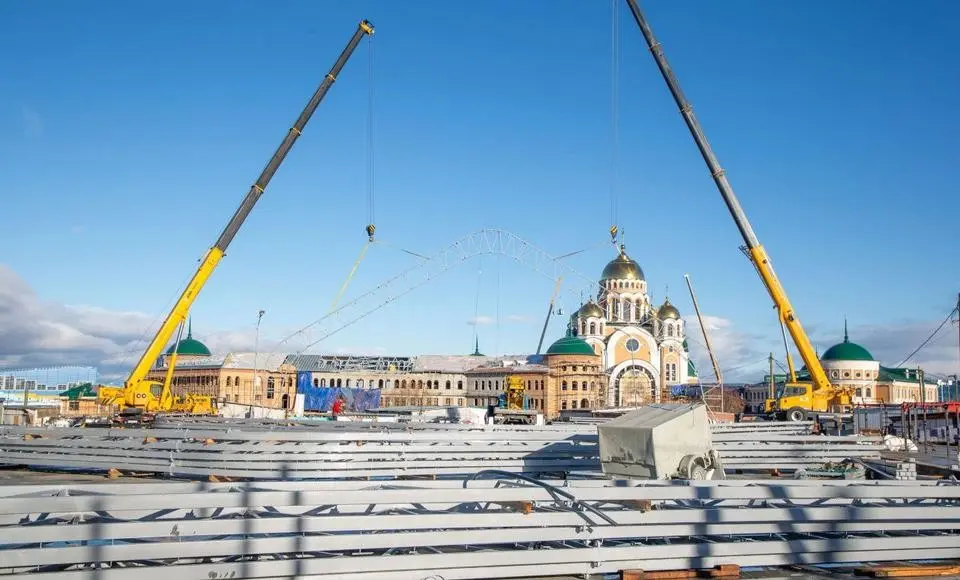 В Салехарде приступили к строительству хоккейного корта