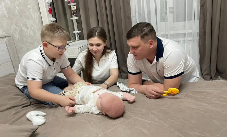 На Ямале выдан первый региональный материнский капитал семье из ДНР по новым условиям