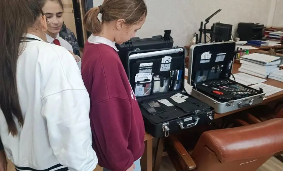 Криминалисты окружной столицы провели «День открытых дверей» для салехардских школьников