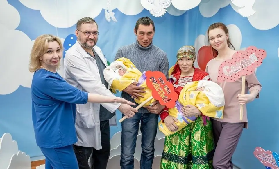 Салехардские врачи спасли новорожденных  двойняшек