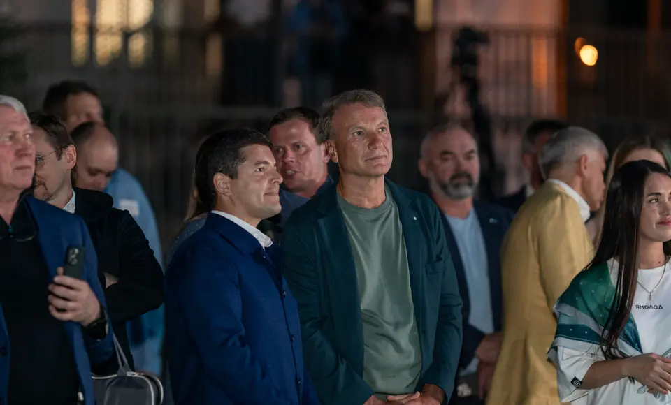 Дмитрий Артюхов и Герман Греф запустили в Новом Уренгое первый светомузыкальный фонтан